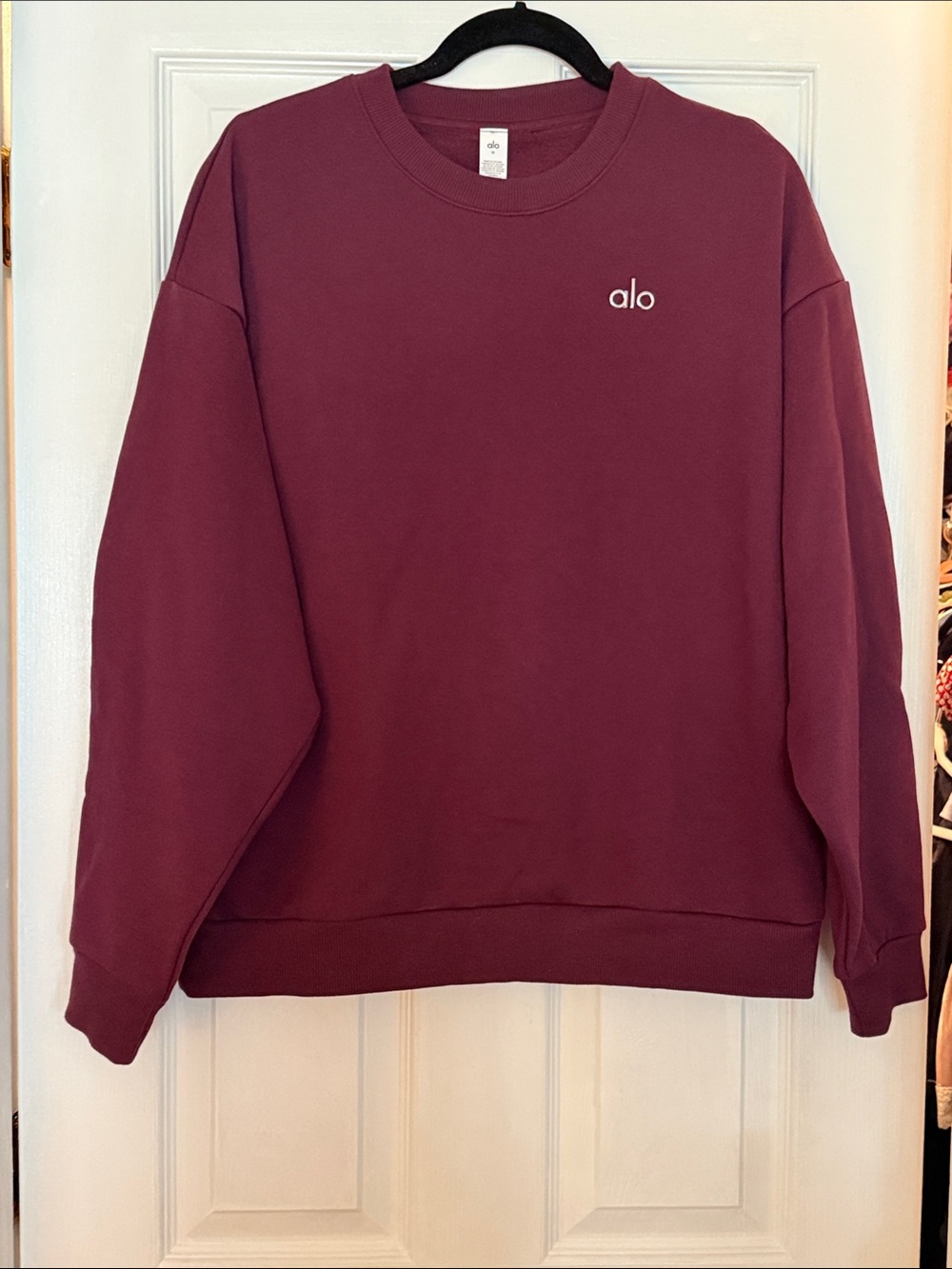 ALO Yoga Women’s Accolade Crewneck Sweatshirt - burgundy